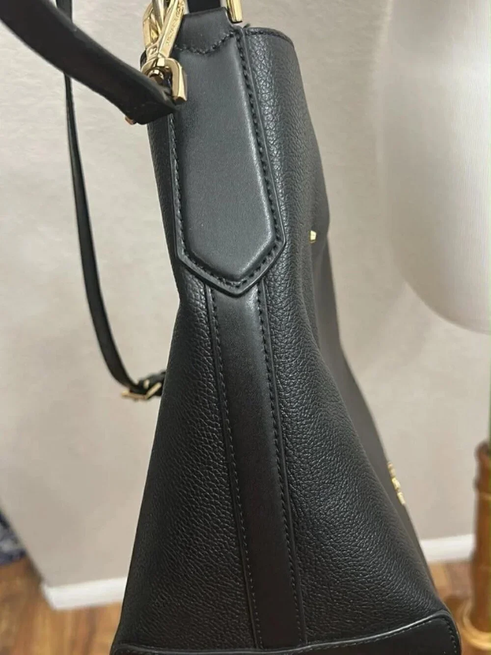Michael Kors Black Hayes Leather Bucket Shoulder / Crossbody Bag
